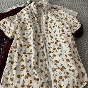 6 bundle LOT mens M button down shirts.